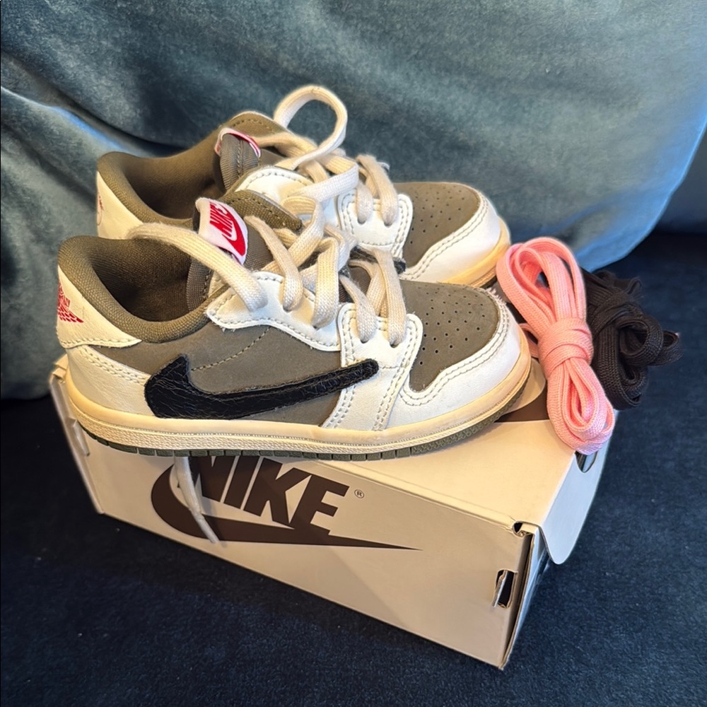 TRAVIS SCOTT TODDLER MEDIUM OLIVE JORDAN 1 size 7c